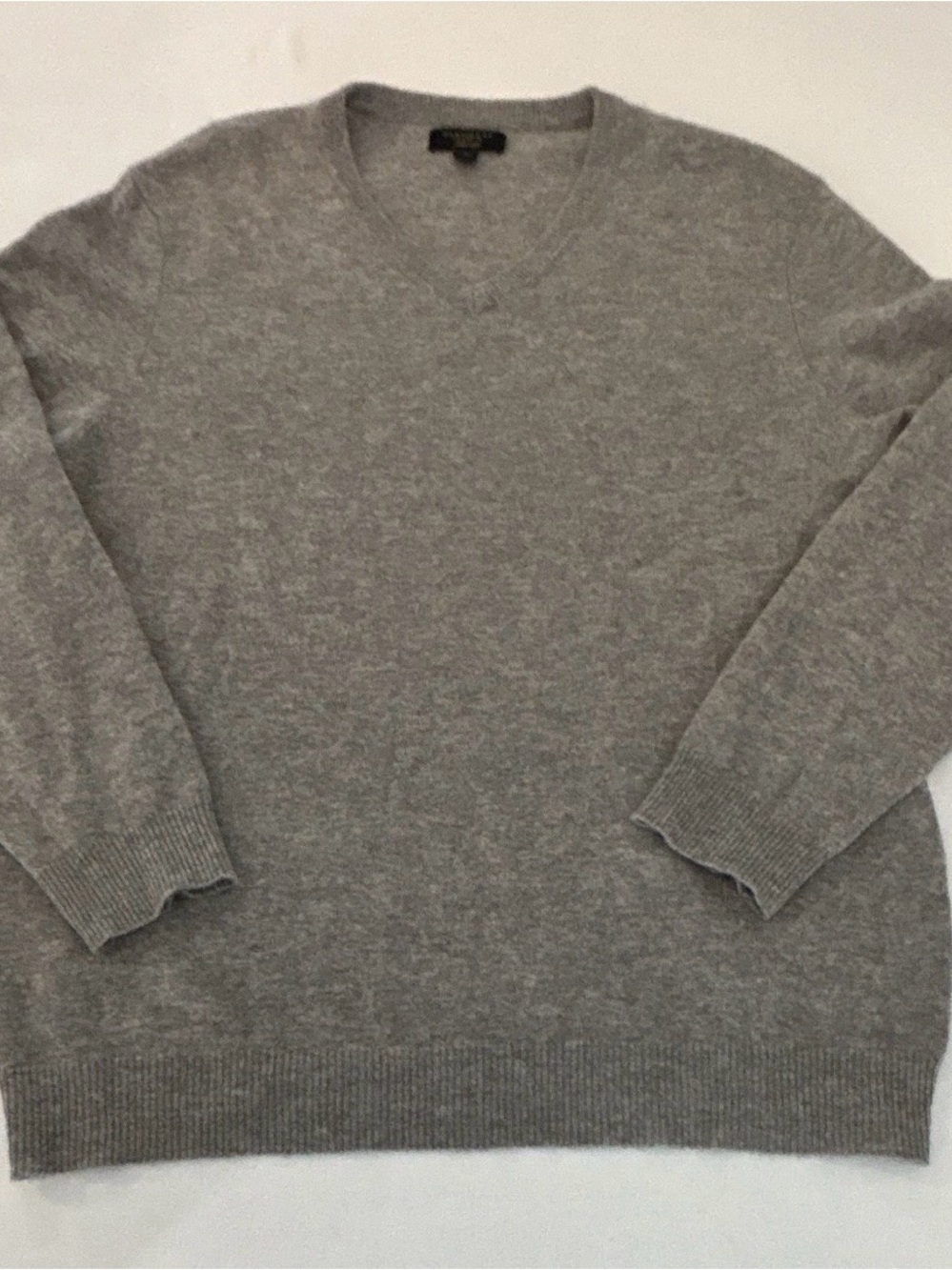 Club Room Men's Cashmere Gray V-Neck Sweater. Large
